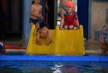 "LES CLASSES BLEUES" À LA PISCINE